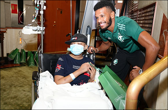 Saudi Footballers Bring Joy to Patients at Top Hospital