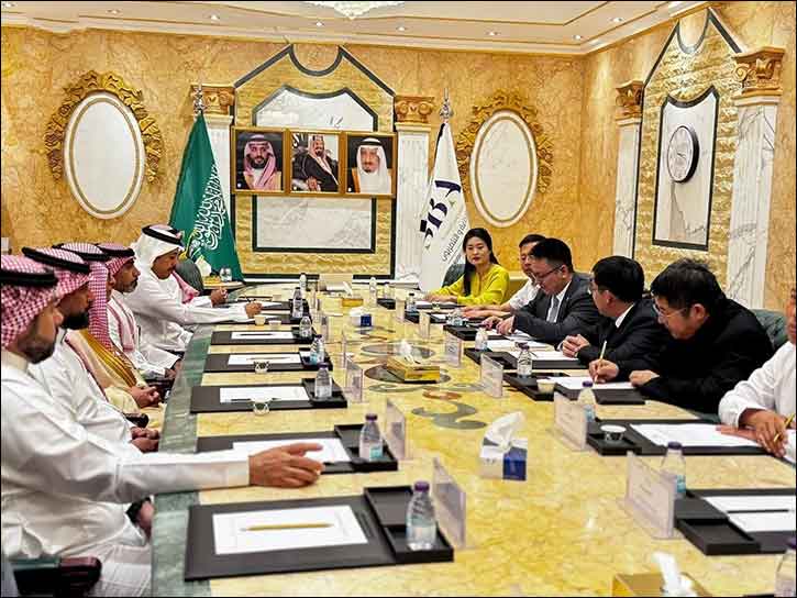 Saudi Broadcasting Authority's CEO Receives Delegation from China's Hebei Television Station