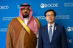 Minister of Economy, Republic of Korea Trade Minister Discuss Economic Cooperation in Paris