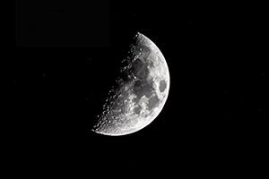 First Quarter Moon of Jumada Al-Ula Lights Up Sky over Northern Borders